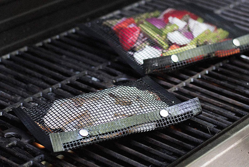 Non Stick PTFE Coated BBQ Grill Mesh Mat for Oven Cooking & BBQ Grilling -  China PTFE Fiberglass Mesh, BBQ Grill Mat